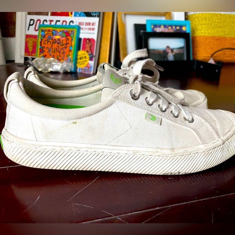 White cariuma sneakers